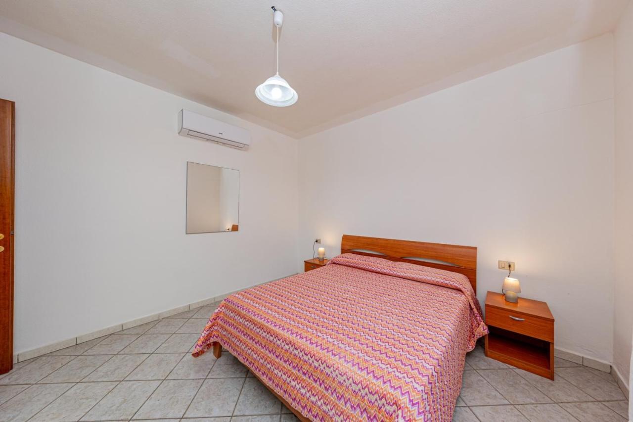 Appartamento Residenziale Trilocale 6 Posti Letto Via Sardegna San Teodoro Сан-Теодоро Экстерьер фото